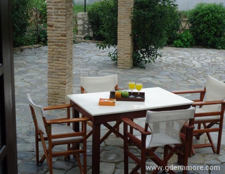Artemis quadraple studio / Furnished veranda with 